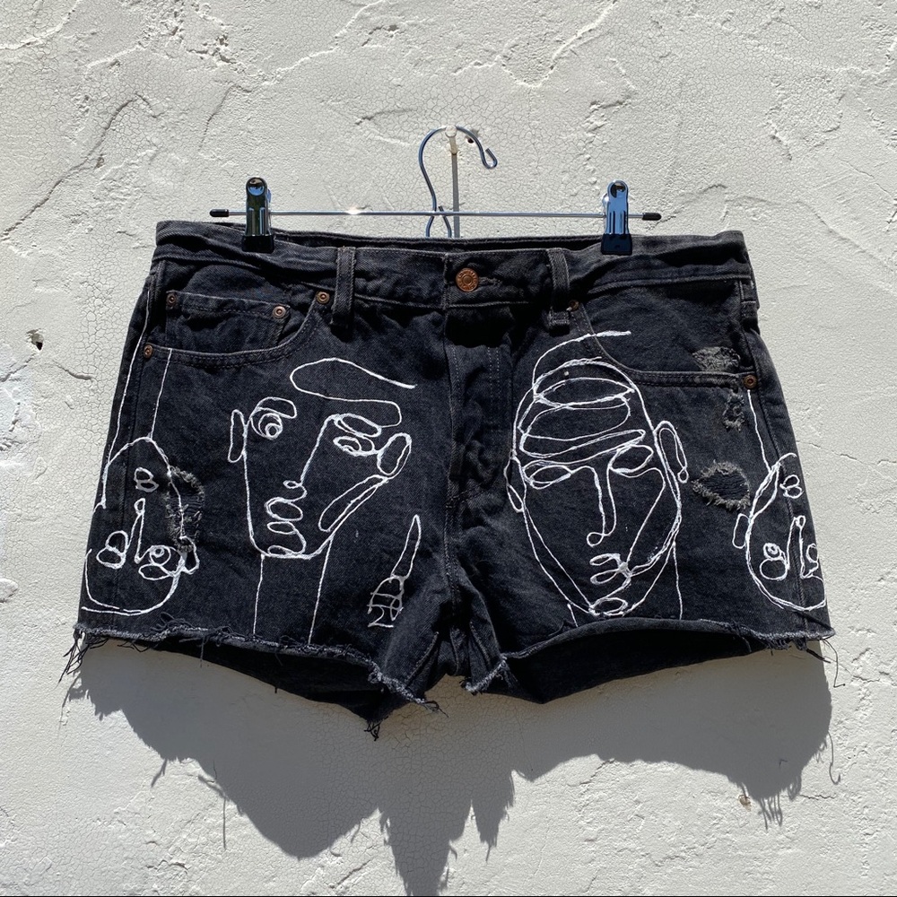 Levi’s black denim cut off jean shorts